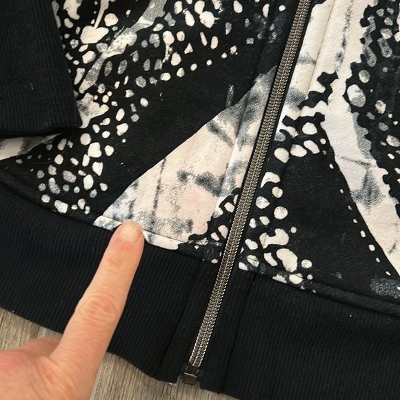 Lululemon Scuba zip down - Picture 4 of 5